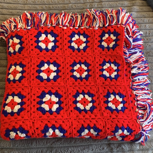 Americana Patriotic Granny Square Vintage Blanket - Picture 6 of 7
